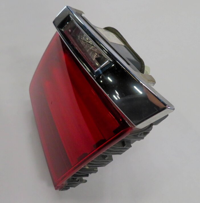 Thumbnail 5: 13-15 BMW 740i 750i 760i (F01 F02 F04) RIGHT - INNER TRUNK TAILLIGHT LIGHT LAMP
