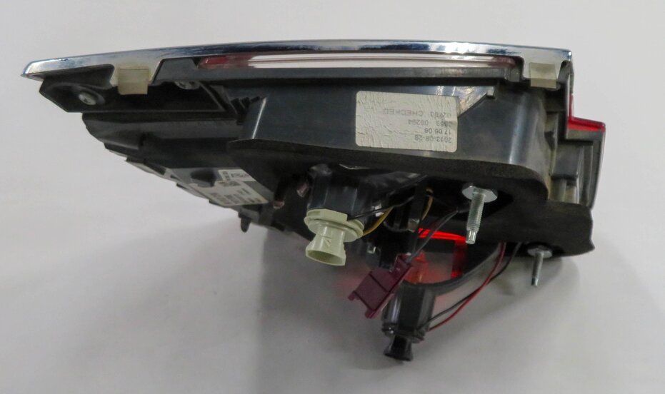 Thumbnail 6: 13-15 BMW 740i 750i 760i (F01 F02 F04) RIGHT - INNER TRUNK TAILLIGHT LIGHT LAMP