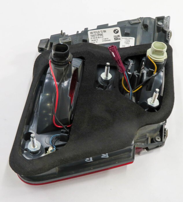 Thumbnail 7: 13-15 BMW 740i 750i 760i (F01 F02 F04) RIGHT - INNER TRUNK TAILLIGHT LIGHT LAMP