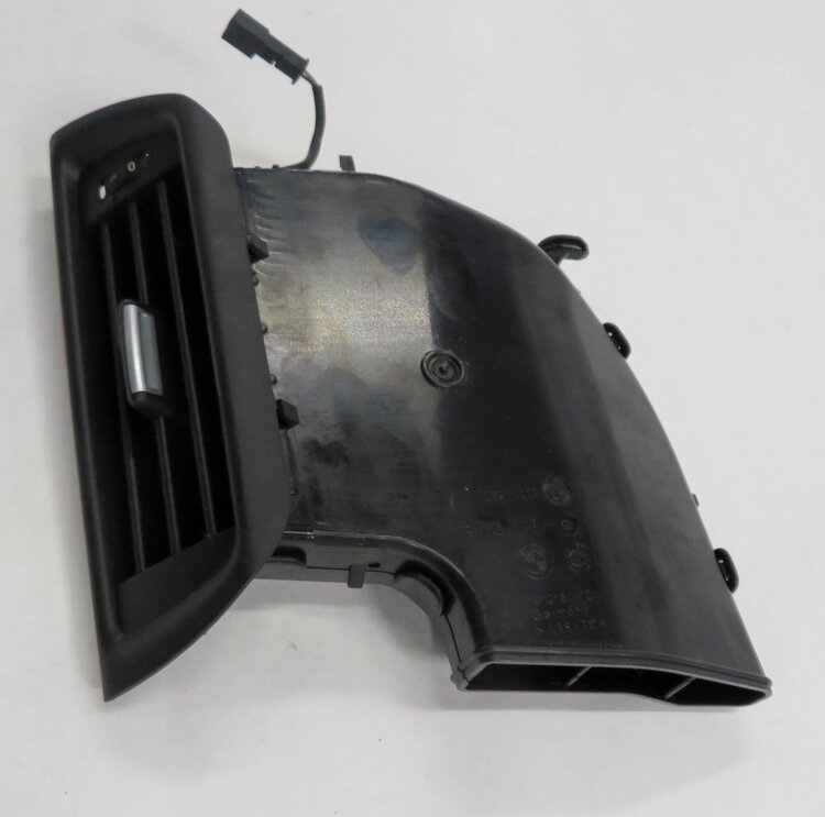 Thumbnail 3: 2014 BMW 750i (F01) LEFT REAR PILLAR HEATER A/C AIR VENT