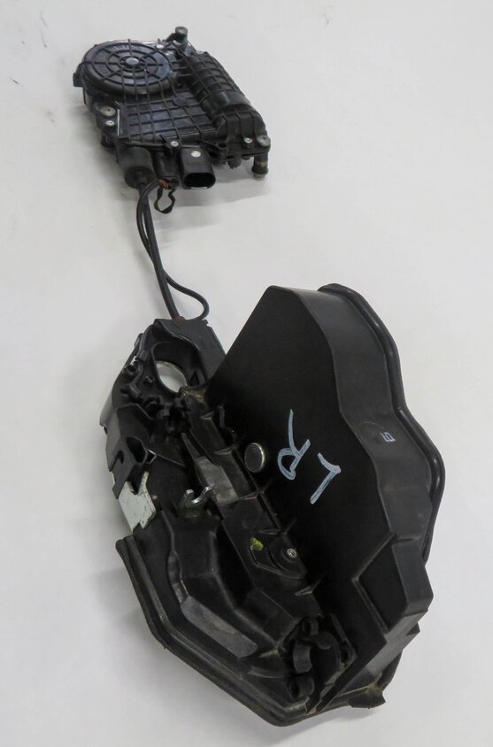 Thumbnail 4: 2011-2015 BMW 740i 750i 760i (F01) LEFT SIDE REAR DOOR LOCK LATCH (SOFT CLOSE)