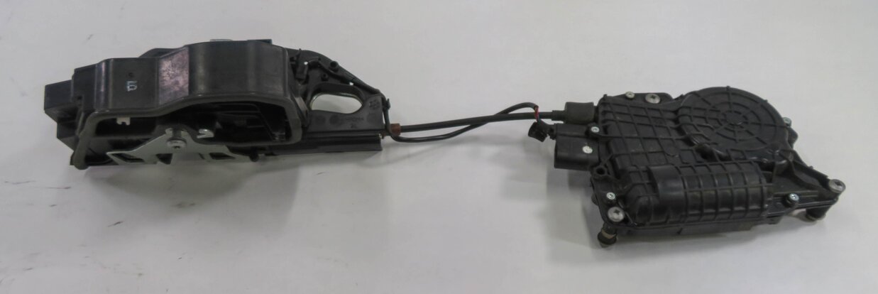 Thumbnail 5: 2011-2015 BMW 740i 750i 760i (F01) LEFT SIDE REAR DOOR LOCK LATCH (SOFT CLOSE)
