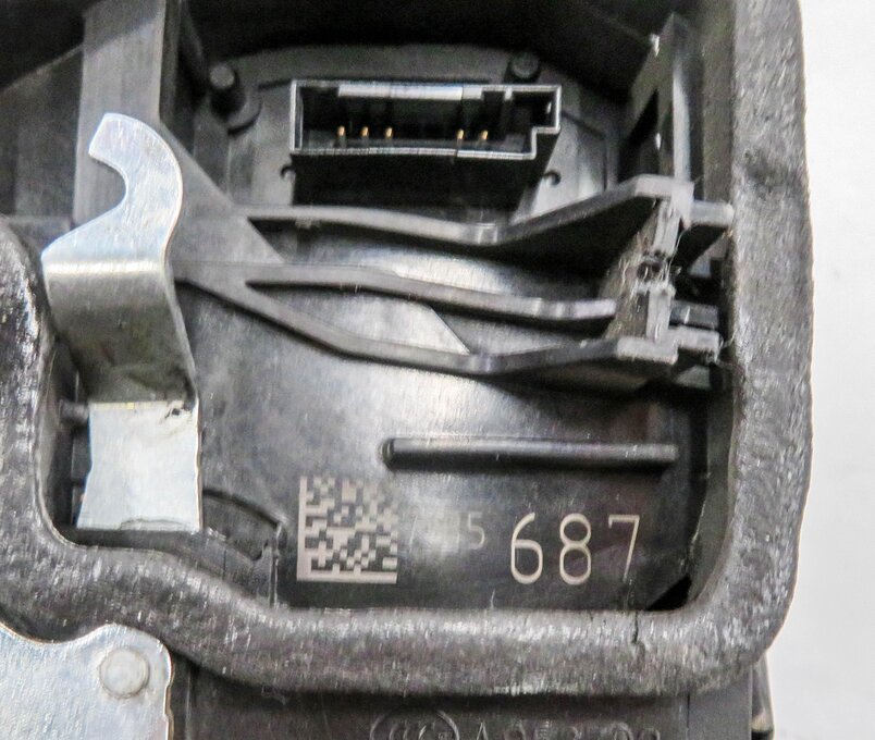 Thumbnail 7: 2011-2015 BMW 740i 750i 760i (F01) LEFT SIDE REAR DOOR LOCK LATCH (SOFT CLOSE)
