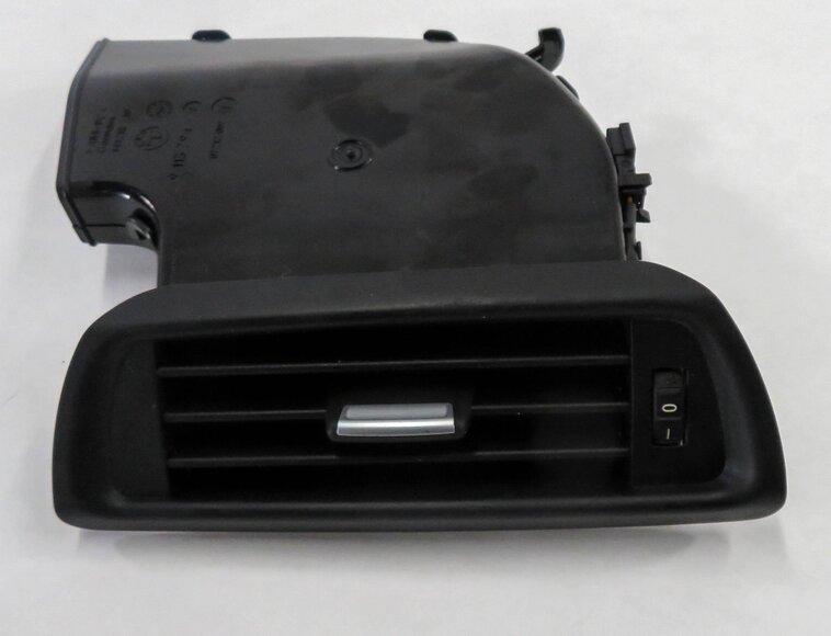 Thumbnail 2: 2014 BMW 750i (F01) RIGHT REAR PILLAR HEATER A/C AIR VENT