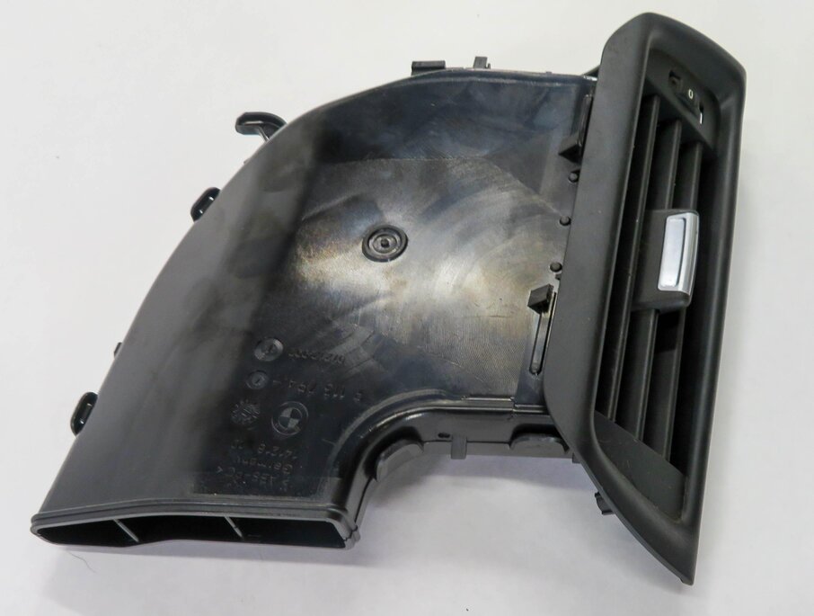 Thumbnail 4: 2014 BMW 750i (F01) RIGHT REAR PILLAR HEATER A/C AIR VENT