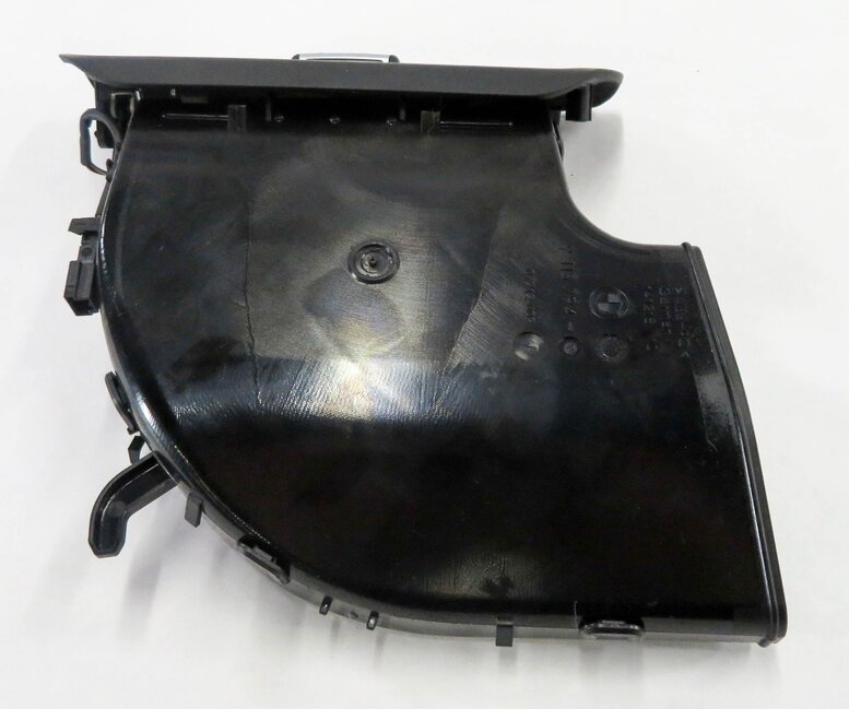 Thumbnail 5: 2014 BMW 750i (F01) RIGHT REAR PILLAR HEATER A/C AIR VENT