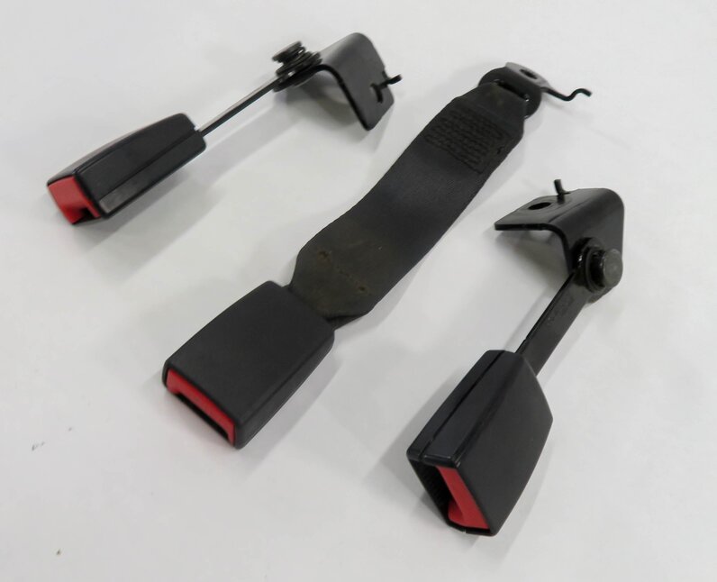 2014 BMW 750i (F01) REAR SEAT SEATBELT BUCKLE RECEIVER SET-3 (BLACK)