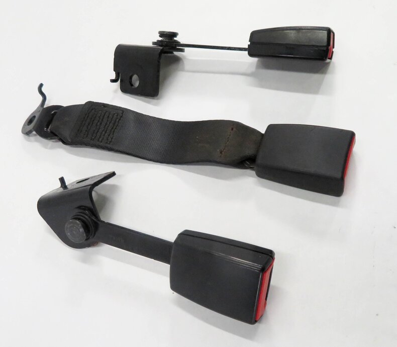 Thumbnail 3: 2014 BMW 750i (F01) REAR SEAT SEATBELT BUCKLE RECEIVER SET-3 (BLACK)