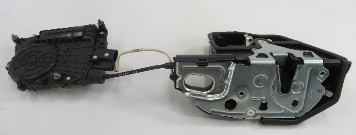 Thumbnail 6: 10-16 BMW 528i 535i 550i 750i 760i (F01 F10) RIGHT FRONT SOFT CLOSE DOOR LATCH
