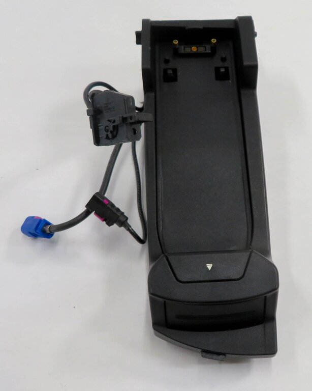 Thumbnail 2: 2014 BMW 750i (F01) FRONT CENTER CONSOLE SNAP IN PHONE CRADLE