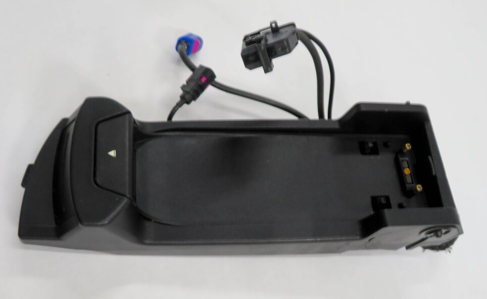 Thumbnail 3: 2014 BMW 750i (F01) FRONT CENTER CONSOLE SNAP IN PHONE CRADLE