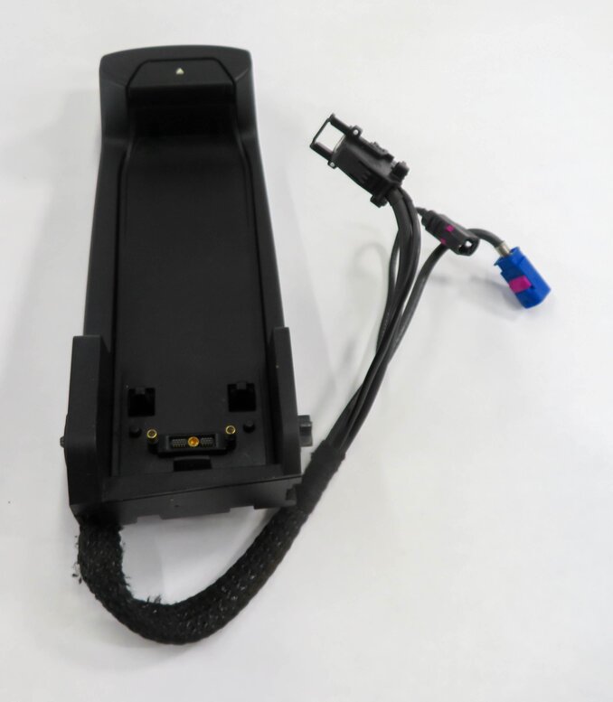 Thumbnail 5: 2014 BMW 750i (F01) FRONT CENTER CONSOLE SNAP IN PHONE CRADLE