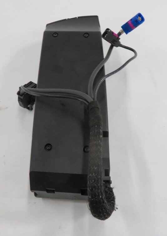 Thumbnail 6: 2014 BMW 750i (F01) FRONT CENTER CONSOLE SNAP IN PHONE CRADLE