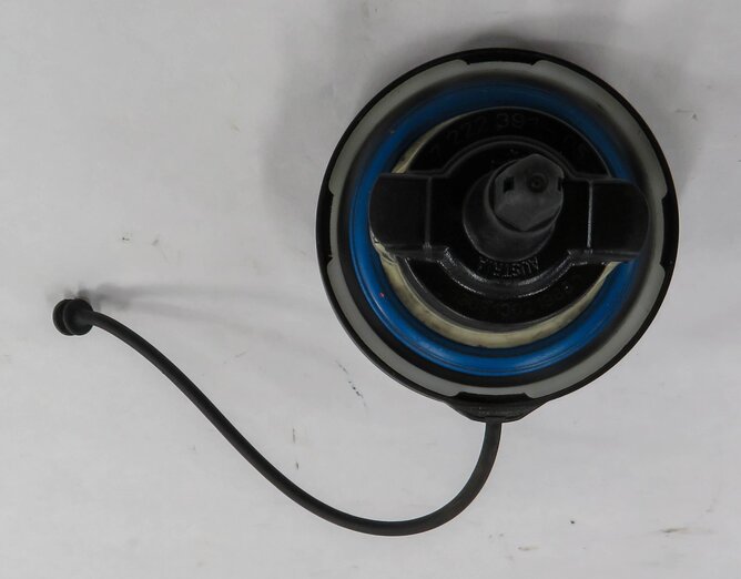 Thumbnail 5: 2014 BMW 750i (F01) GAS CAP FUEL TANK FILLER SCREW TOP LID