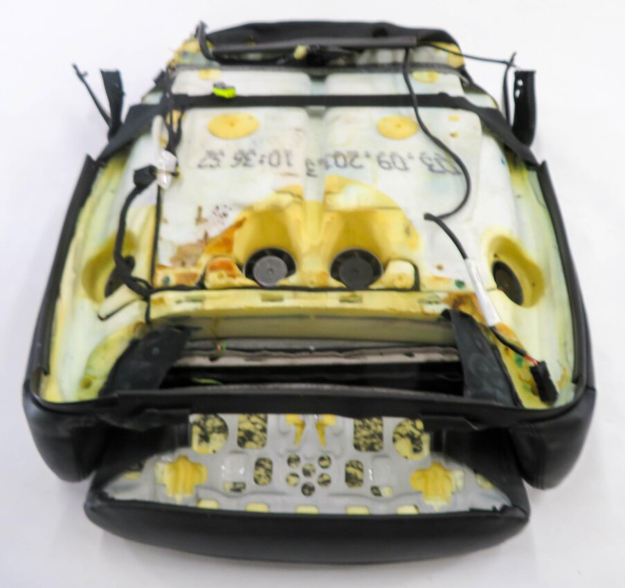 Thumbnail 6: 2014 BMW 750i (F01) RIGHT FRONT LOWER BOTTOM HEATED SEAT CUSHION (BLACK LEATHER)