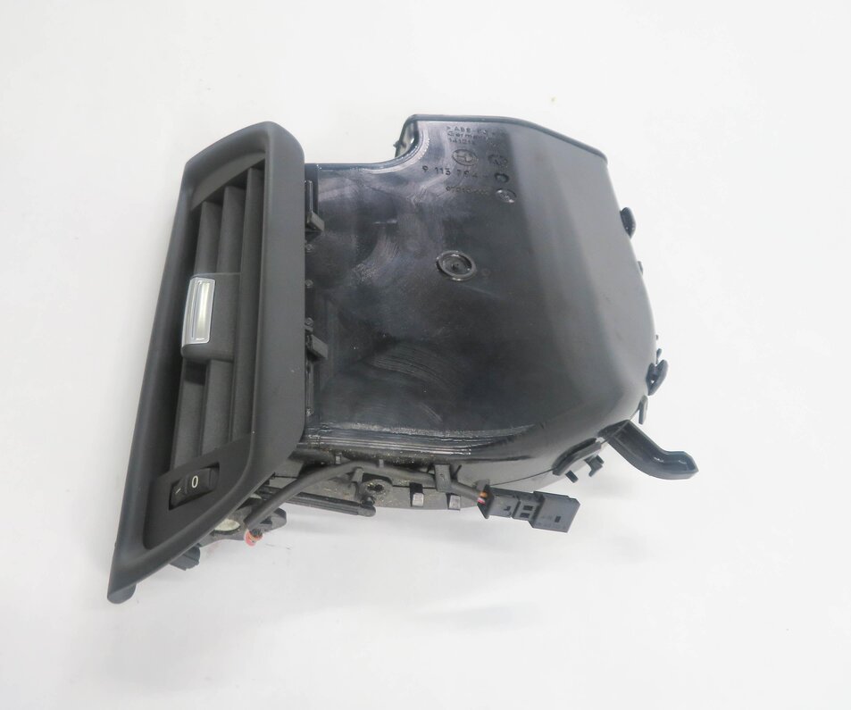 Thumbnail 2: 2012 BMW 750i (F01) RIGHT REAR PILLAR HEATER A/C AIR VENT