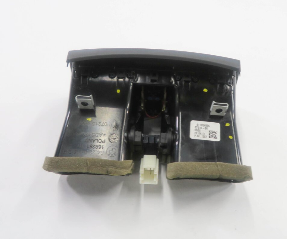 Thumbnail 4: 2012 BMW 750i (F01) REAR CENTER CONSOLE HEATER A/C AIR VENT (BLACK)