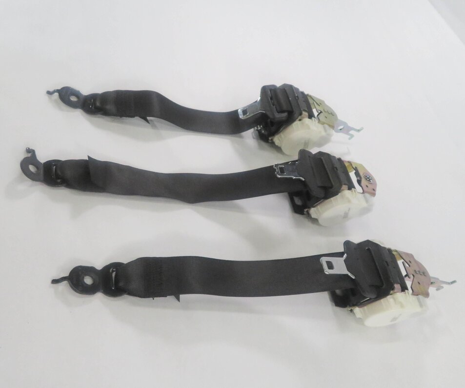 Thumbnail 2: 2012 BMW 750i (F01) REAR SEAT SEATBELT RETRACTOR SET-3 (BLACK)