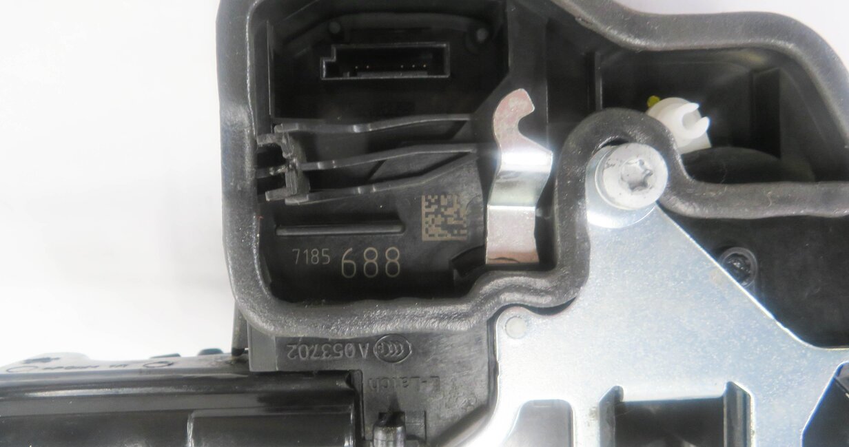 Thumbnail 4: 2011-2015 BMW 740i 750i 760i (F01) RIGHT SIDE REAR DOOR LOCK LATCH (SOFT CLOSE)