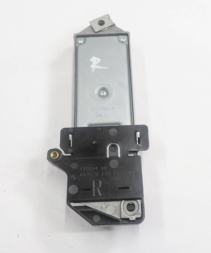 Thumbnail 4: 2009-2012 BMW 740i 750i 760i B7 (F01 F02) RIGHT FRONT PASSENGER SEATBELT MODULE