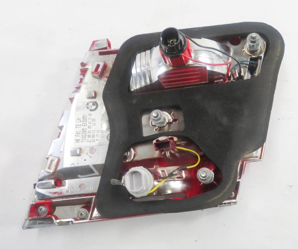 Thumbnail 7: 09-12 BMW 740i 750i 760i B7 (F01) LEFT SIDE REAR TRUNK LID TAILLIGHT LIGHT LAMP