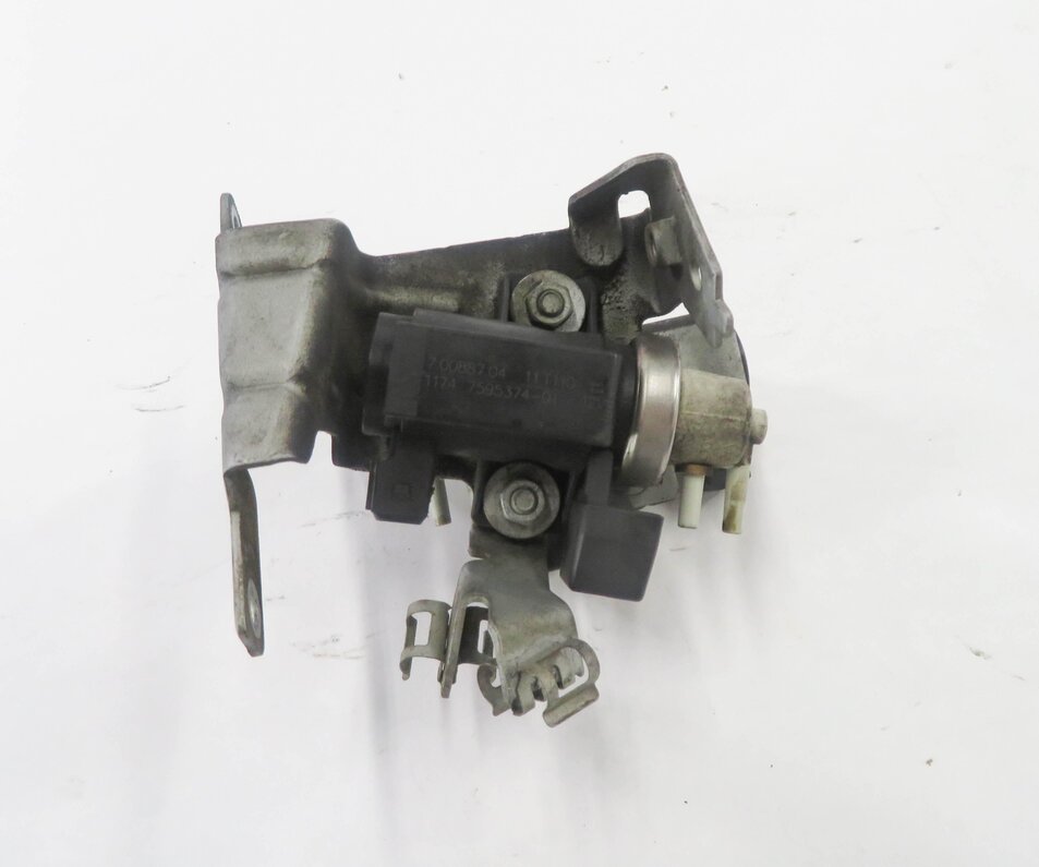 Thumbnail 4: 2012 BMW 750i (F01) 4.4L N63 V8 ENGINE TURBOCHARGER PRESSURE CONVERTER VALVE SET