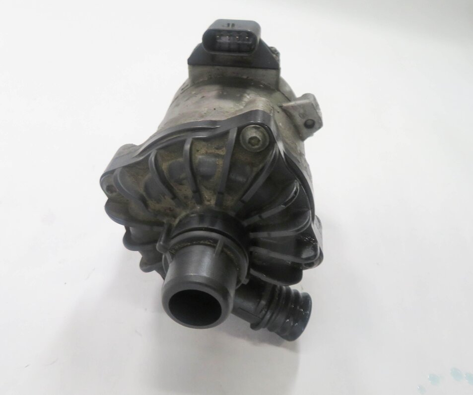 Thumbnail 2: 2012 BMW 750i (F01) 4.4L N63 TWIN TURBO ENGINE - AUX AUXILIARY WATER PUMP