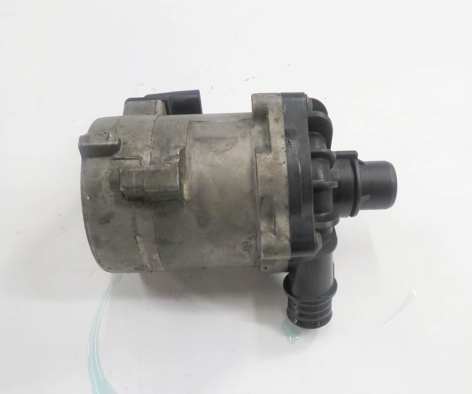 Thumbnail 4: 2012 BMW 750i (F01) 4.4L N63 TWIN TURBO ENGINE - AUX AUXILIARY WATER PUMP