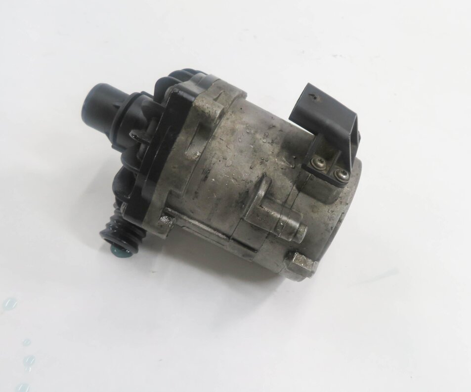 Thumbnail 7: 2012 BMW 750i (F01) 4.4L N63 TWIN TURBO ENGINE - AUX AUXILIARY WATER PUMP