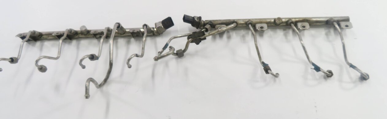 Thumbnail 2: 2012 BMW 750i (F01) 4.4L N63 TWIN TURBO ENGINE - LEFT & RIGHT FUEL RAIL SET-2
