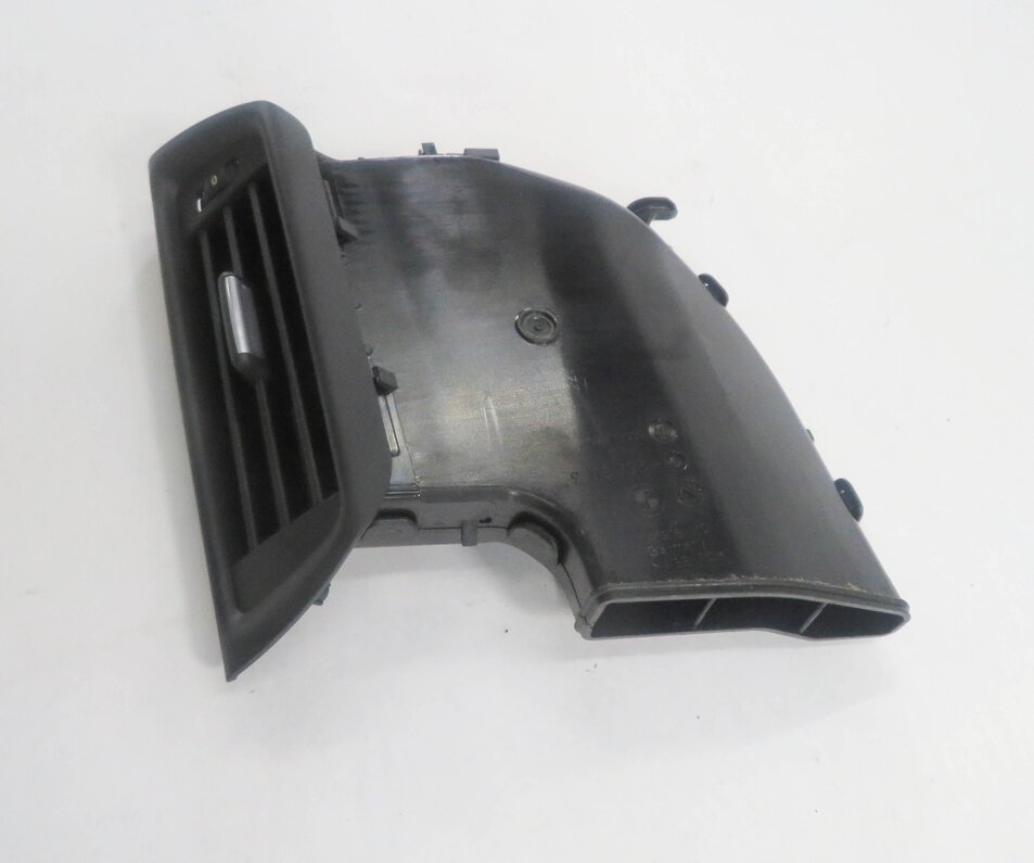 Thumbnail 2: 2012 BMW 750i (F01) LEFT REAR PILLAR HEATER A/C AIR VENT