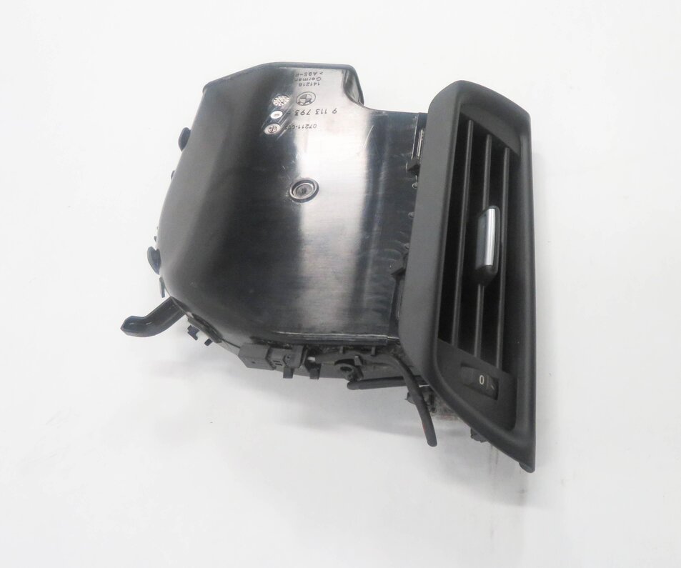 Thumbnail 3: 2012 BMW 750i (F01) LEFT REAR PILLAR HEATER A/C AIR VENT