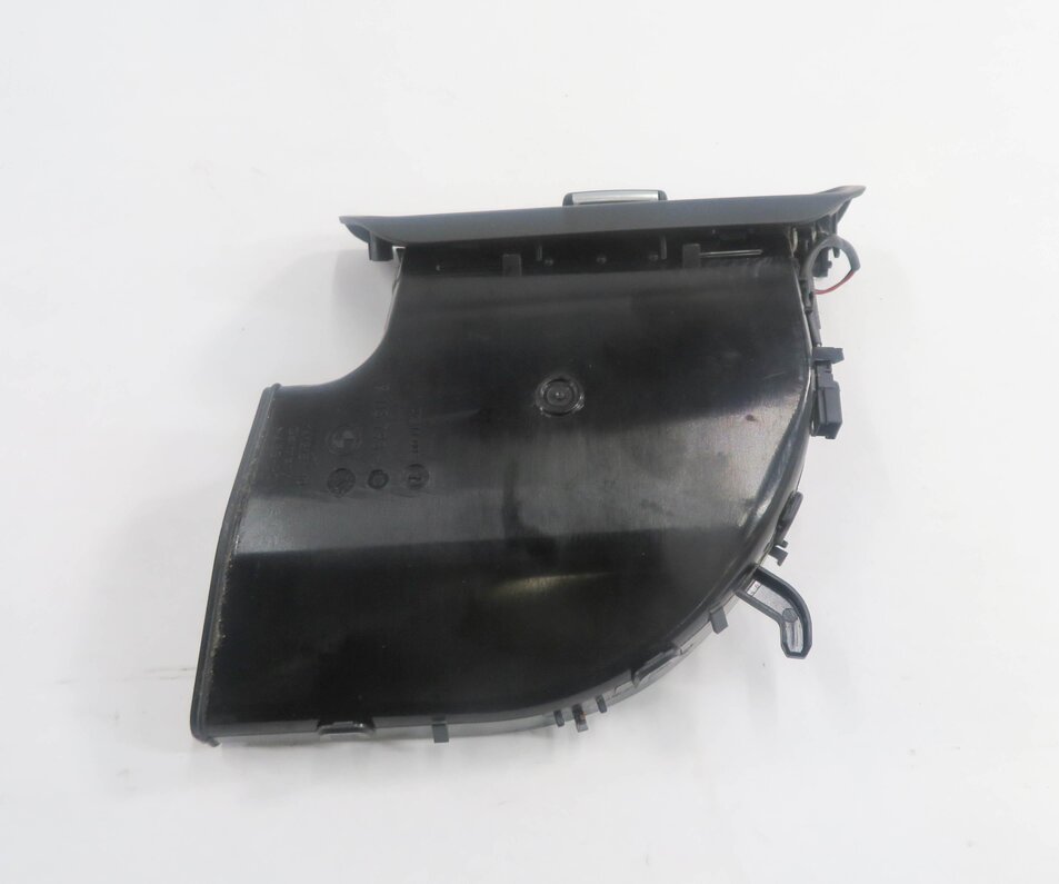 Thumbnail 4: 2012 BMW 750i (F01) LEFT REAR PILLAR HEATER A/C AIR VENT