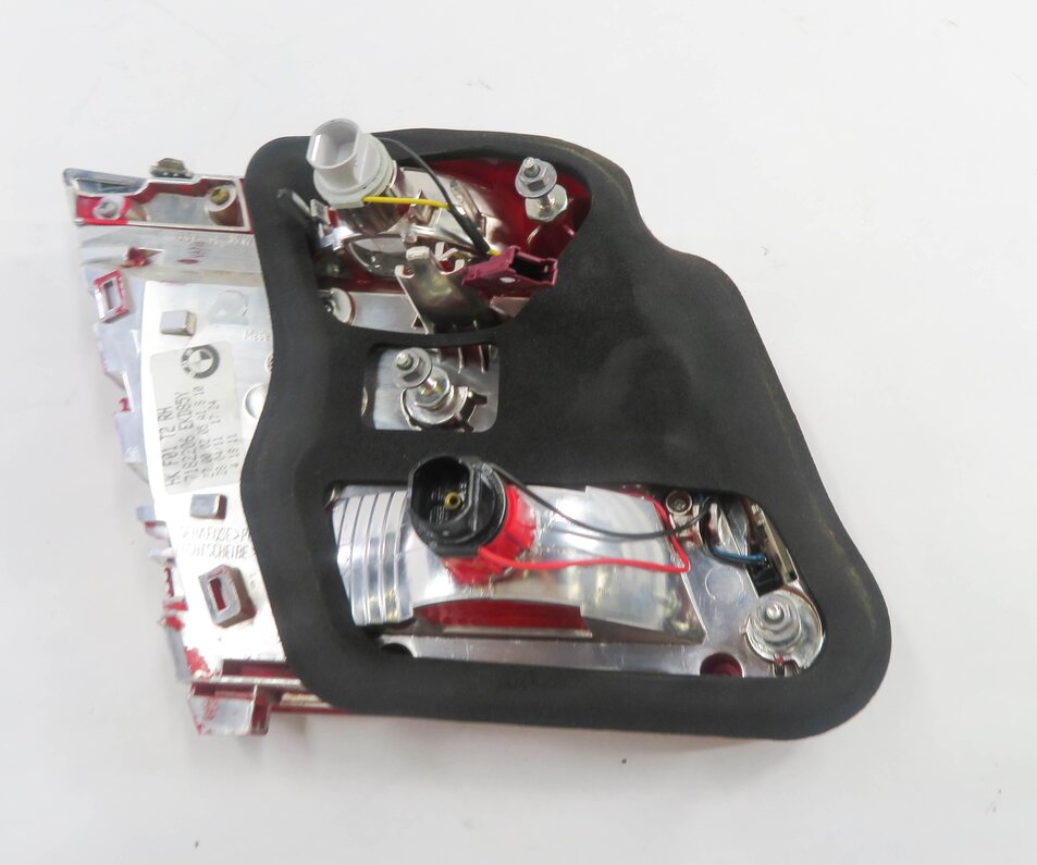Thumbnail 6: 09-12 BMW 740i 750i 760i B7 (F01) RIGHT SIDE REAR TRUNK LID TAILLIGHT LIGHT LAMP