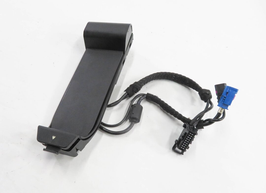 Thumbnail 1: 2011 BMW 550i (F10) CENTER CONSOLE CELL PHONE CRADLE