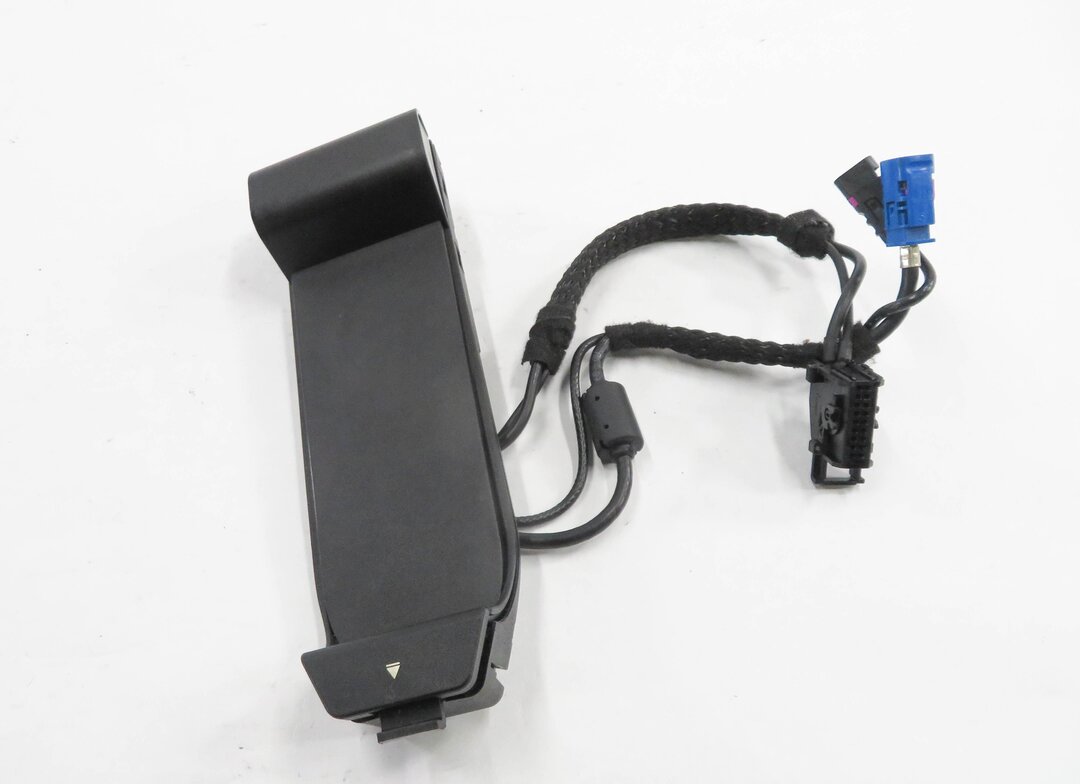 Thumbnail 2: 2011 BMW 550i (F10) CENTER CONSOLE CELL PHONE CRADLE