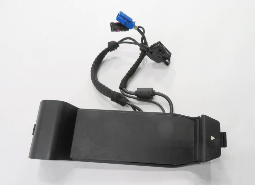 Thumbnail 3: 2011 BMW 550i (F10) CENTER CONSOLE CELL PHONE CRADLE
