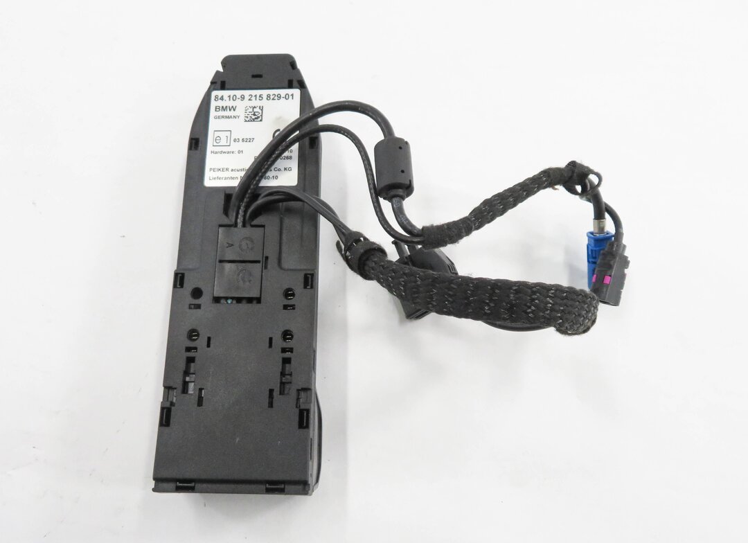 Thumbnail 5: 2011 BMW 550i (F10) CENTER CONSOLE CELL PHONE CRADLE