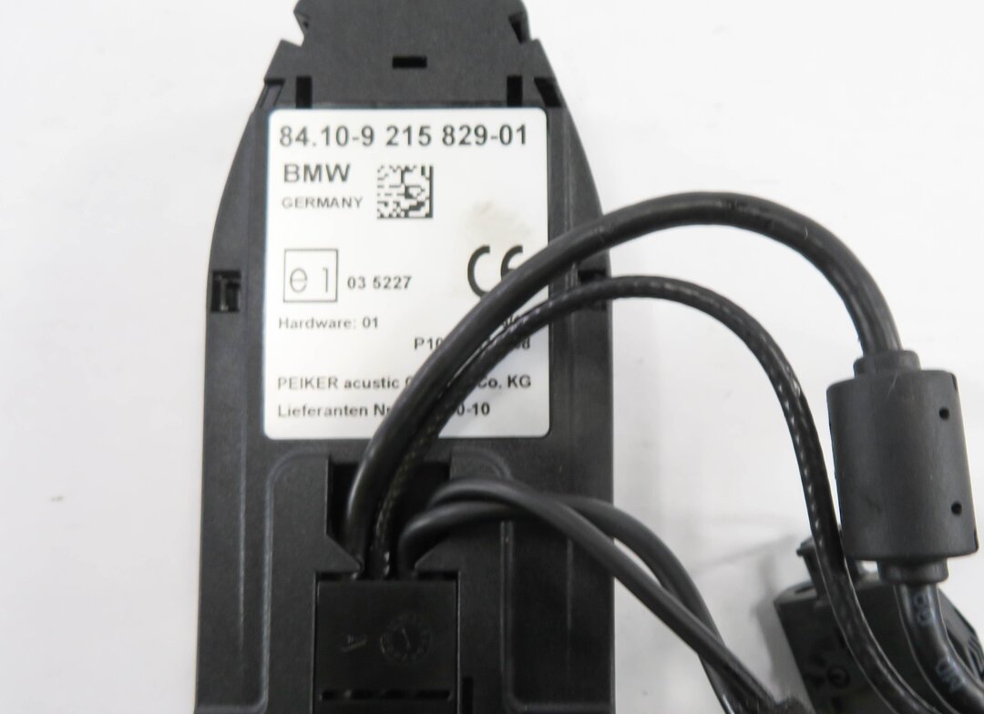 Thumbnail 6: 2011 BMW 550i (F10) CENTER CONSOLE CELL PHONE CRADLE