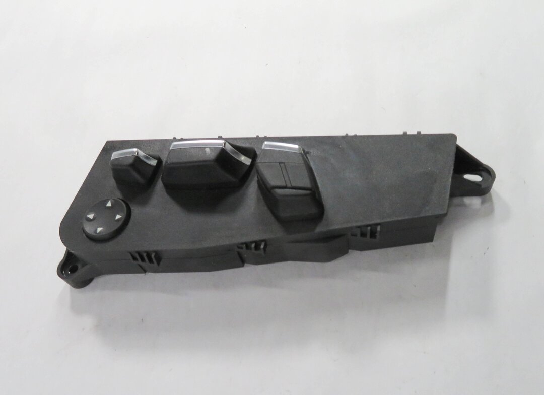 Thumbnail 3: 2011 BMW 550i (F10) RIGHT FRONT PASSENGER POWER SEAT ADJUSTMENT SWITCH