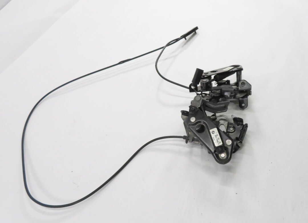 Thumbnail 4: 2011 BMW 550i (F10) FRONT LEFT & RIGHT LOWER HOOD LATCH SET w/ CABLE