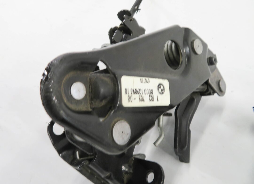 Thumbnail 7: 2011 BMW 550i (F10) FRONT LEFT & RIGHT LOWER HOOD LATCH SET w/ CABLE