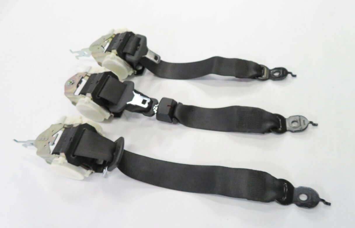 Thumbnail 4: 2011 BMW 550i (F10) REAR LEFT / CENTER / RIGHT - SEATBELT RETRACTOR SET (BLACK)