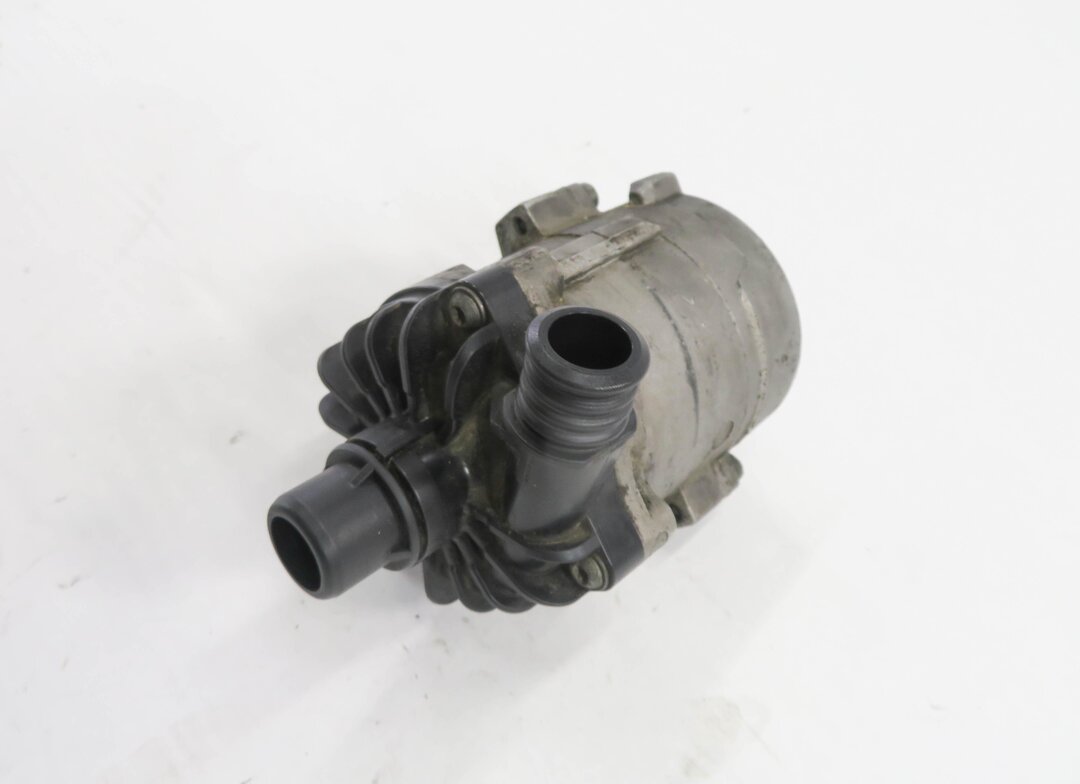 Thumbnail 1: 2011 BMW 550i (F10) 4.4L N63 V8 TWIN TURBO ENGINE - AUXILIARY WATER PUMP