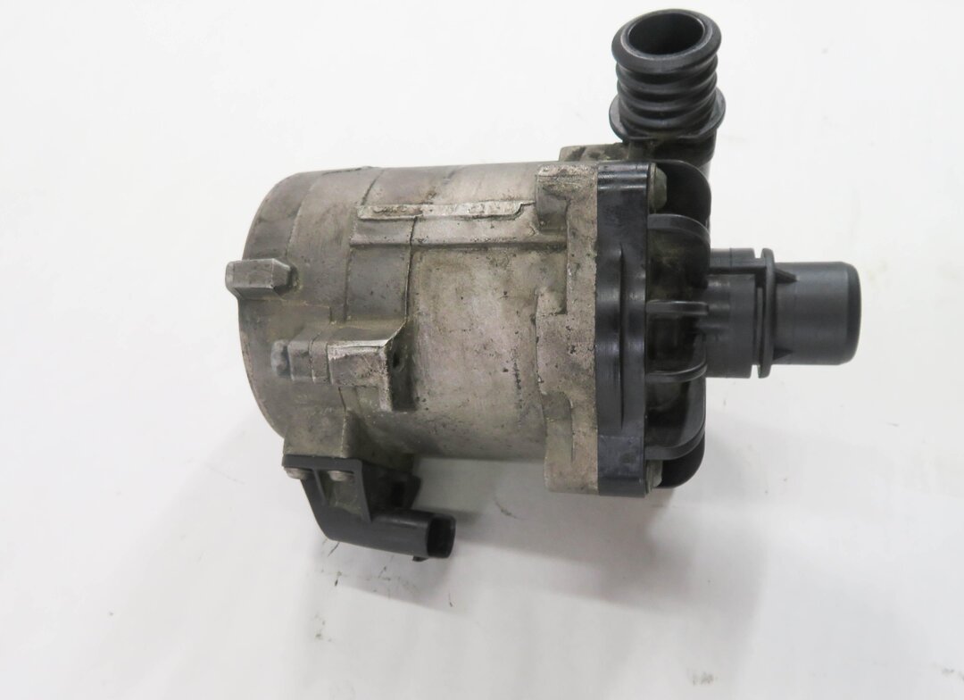 Thumbnail 3: 2011 BMW 550i (F10) 4.4L N63 V8 TWIN TURBO ENGINE - AUXILIARY WATER PUMP