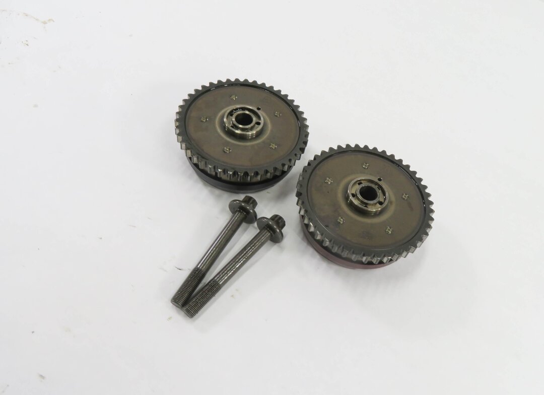 Thumbnail 1: 2011 BMW 550i (F10) 4.4L N63 TWIN TURBO - RIGHT ENGINE CAMSHAFT TIMING GEAR SET