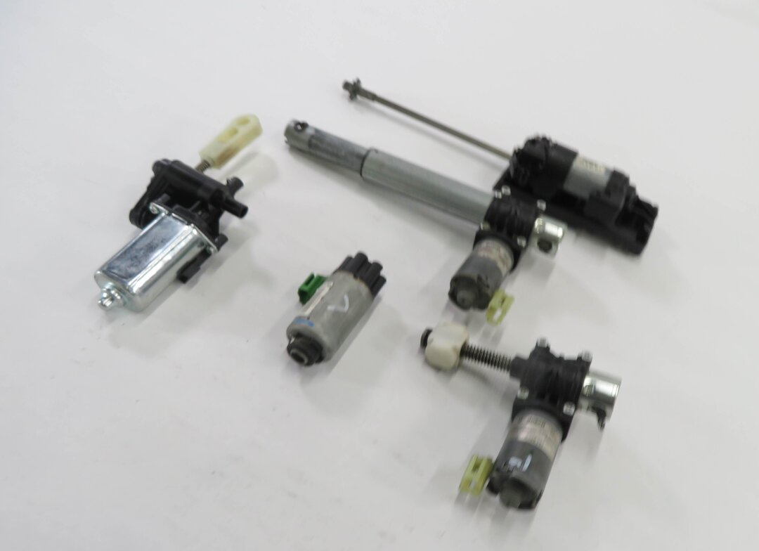 2011 BMW 550i (F10) LEFT FRONT DRIVER POWER SEAT MOTOR SET-5