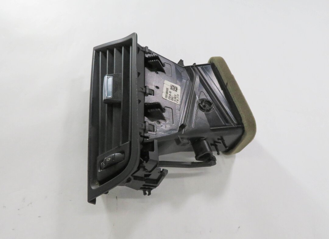 Thumbnail 3: 2011 BMW 550i (F10) RIGHT FRONT PASSENGER DASH HEATER A/C AIR VENT