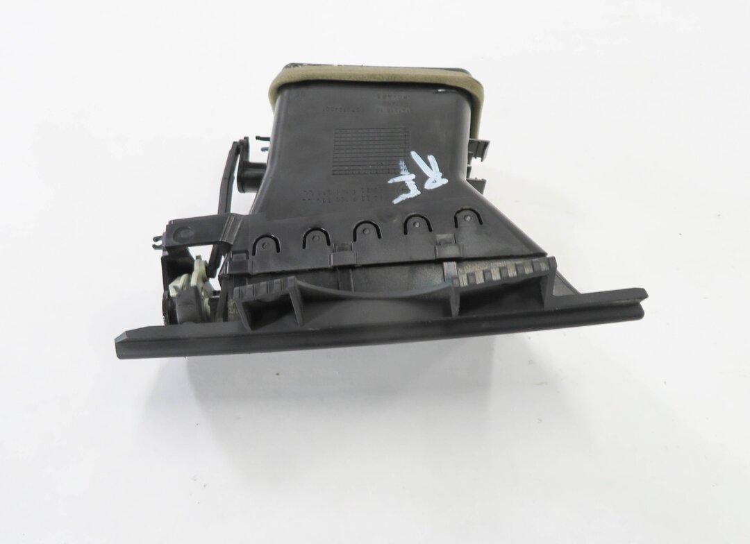Thumbnail 6: 2011 BMW 550i (F10) RIGHT FRONT PASSENGER DASH HEATER A/C AIR VENT