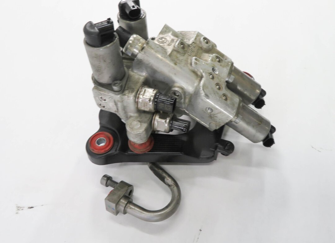 Thumbnail 4: 2011 BMW 550i (F10) 4.4L TWIN TURBO ENGINE - DYNAMIC DRIVE HYDRAULIC VALVE BLOCK